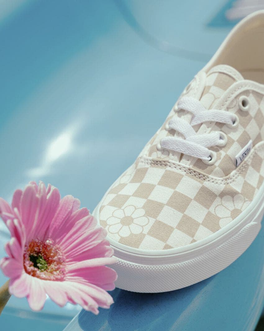 Check outlet lace vans